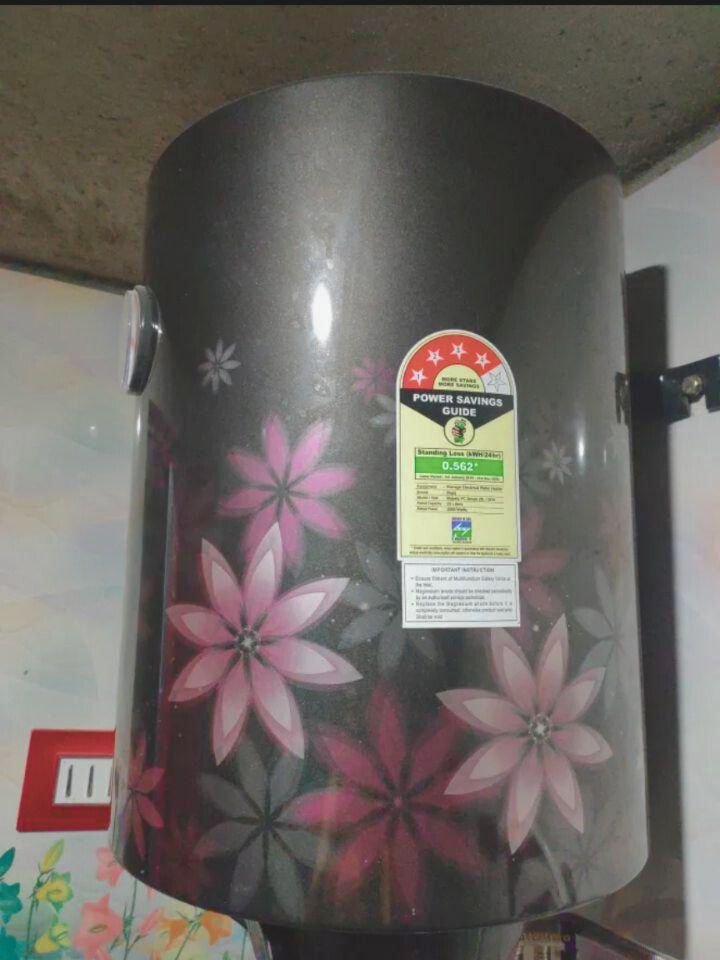 Bajaj Majesty PC Deluxe 15L geyser showing temperature control knob and analog heat indicator meter