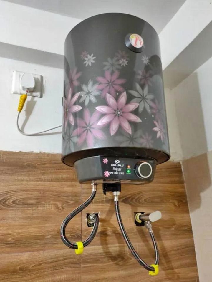 Bajaj Majesty PC Deluxe 15L geyser installed wall mounted in a bathroom