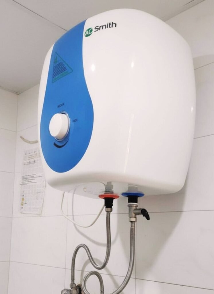 Close view of the AO Smith SDS-Green-015 Water Heater