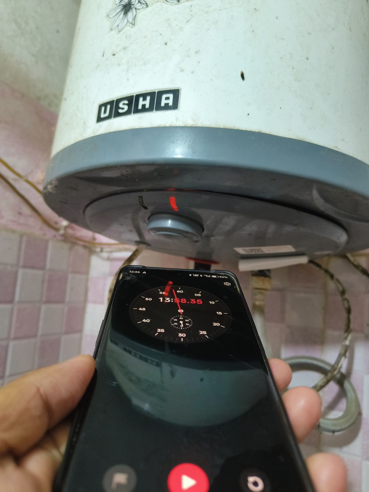 USHA geyser heating time measurement using phone stopwatch during 60°C test